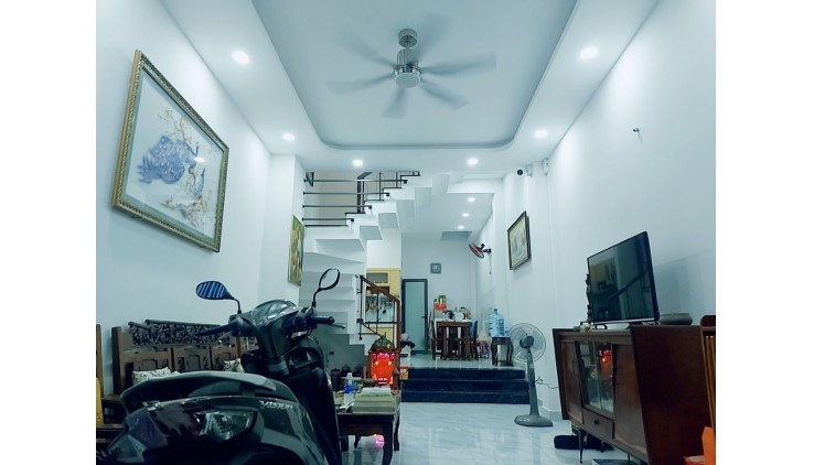 Tân Bình- nguyễn Sỹ Sách, Nhà mới 4 Tầng (3.9*17m), xe hơi đỗ cửa,5PN, 5WC, ngay chợ, 6.95T