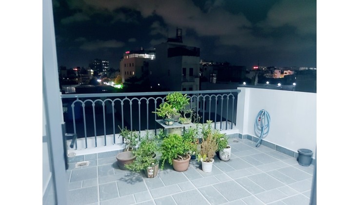 Tân Bình- nguyễn Sỹ Sách, Nhà mới 4 Tầng (3.9*17m), xe hơi đỗ cửa,5PN, 5WC, ngay chợ, 6.95T