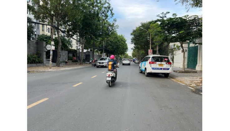 BIỆT THỰ LIỀN KỀ THẢO ĐIỀN - Q.2 - 153M2 - 31.8 TỶ - SỔ ĐỎ