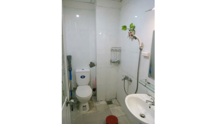 Cho thuê chung cư 3PN nhà có sẵn nội thất, trống dọn ở ngay tại chung cư 35 Hồ Học Lãm, Bình Tân