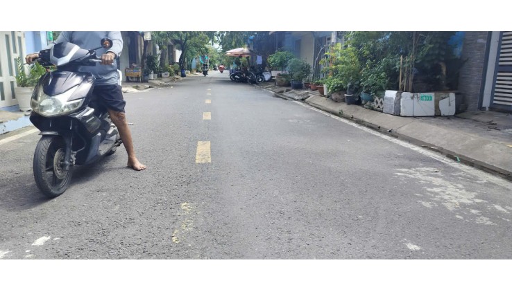 Bán Nhà  Đông Lân - Hưng Lân 33mz, 2 tầng, 5mx 7m 2.05 tỷ Bà Điểm Hóc Môn

 Hóc Môn