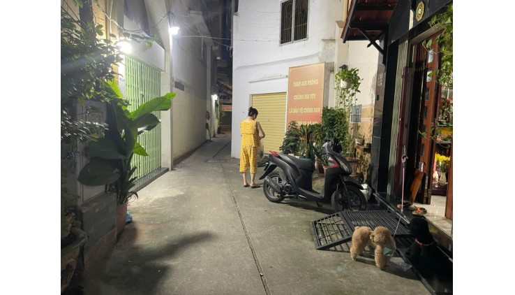 NHÀ CŨ CÓ THỂ TIỆN XÂY MỚI ĐƯỜNG NGÔ GIA TỰ CÁCH 5 CĂN RA MẶT TIỀN - NHÀ GIÁ TỐT - HẺM THÔNG .