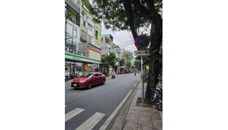 Mặt tiền đường số Vĩnh hội Q,4
5,1 x. 19 m có  50 triệu m