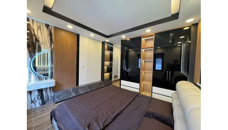 Bán nhà Quận 7,5 lầu 76m2 , 6 phòng ngủ, hẻm xe tải chỉ 8,88 tỷ
