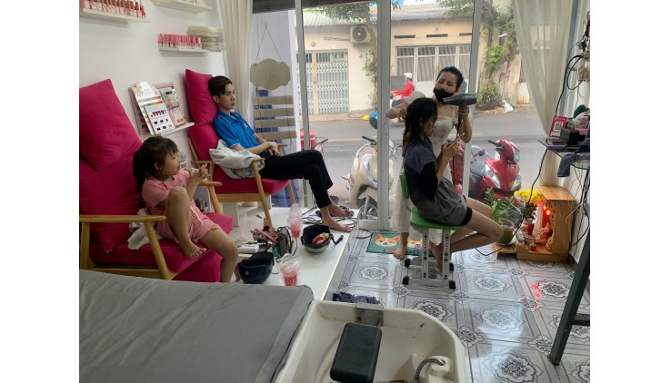 Quận Bình Thạnh ! Sang Salon Nail - Tóc Mới , MB thuê chỉ có 8 tr/ tháng, Tel : 0767166078 ( Chính chủ )