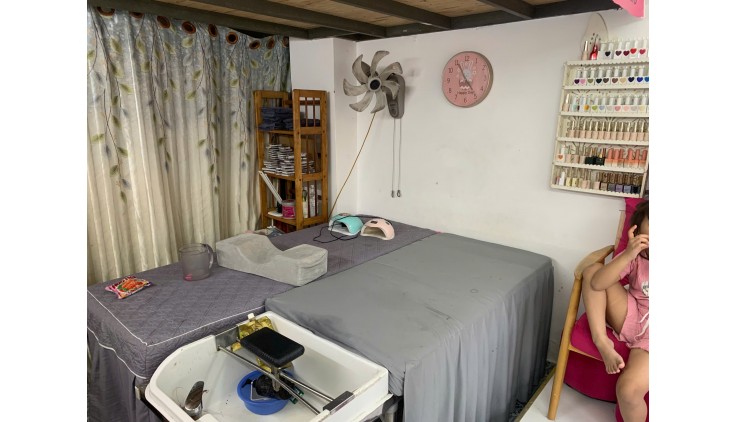 Quận Bình Thạnh ! Sang Salon Nail - Tóc Mới , MB thuê chỉ có 8 tr/ tháng, Tel : 0767166078 ( Chính chủ )