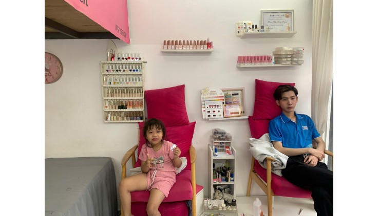 Quận Bình Thạnh ! Sang Salon Nail - Tóc Mới , MB thuê chỉ có 8 tr/ tháng, Tel : 0767166078 ( Chính chủ )