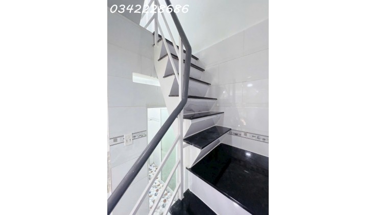 Bình Tân, Nhà mới đẹp 2 tấm rưỡi,Hạ giá 300 triệu bán lỗ về quê.Chỉ còn 2tyr430 triệu.