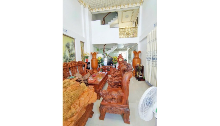 Quận 12, nhà mặt tiền, gần chợ, 5 tầng giá 10 tỷ + x tỷ