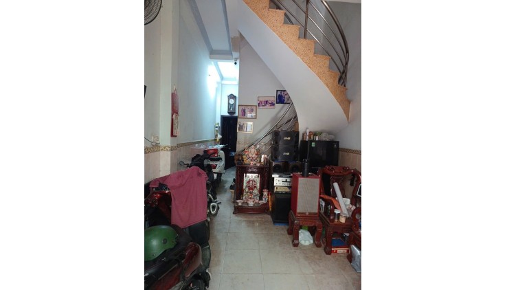 Bán Nhà Tân Phú- Lũy Bán Bích(3.2*14m), 3 Tầng, kế bên đầm sen, nhà nở hậu, đủ tiện ích, 4.65Tỷ