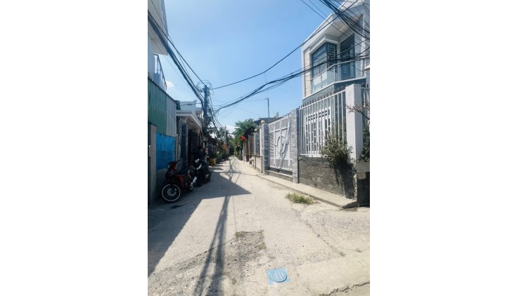LÔ Góc, Hẻm xe hơi, Cách Chợ Thủ Đức 500m, DTs 122m2, giá chỉ 4 ty hơn.