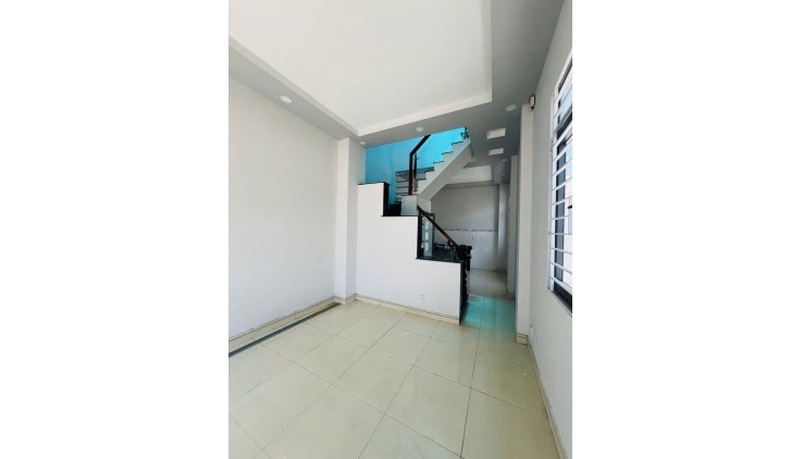 LÔ Góc, Hẻm xe hơi, Cách Chợ Thủ Đức 500m, DTs 120m2, giá chỉ 4 ty nhỉnh