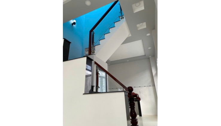 LÔ Góc, Hẻm xe hơi, Cách Chợ Thủ Đức 500m, DTs 120m2, giá chỉ 4 ty nhỉnh