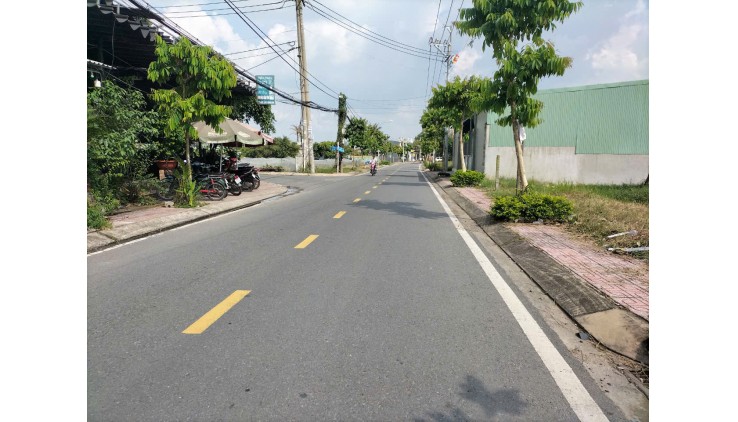 Bán nhà mặt tiền Tân Hiệp, hơn 600m2, gần QL 22, giá 10 tỷ + x tỷ