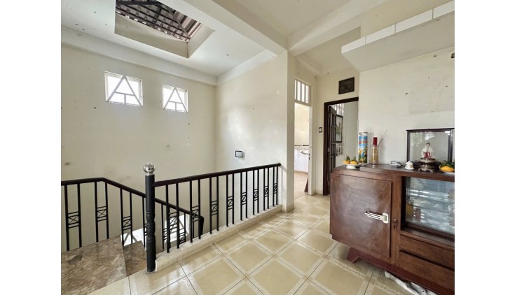 Bán nhà Biệt thự Nguyễn Đình Chính, ngay UBND Quận Phú Nhuận, 8.8x14m, 4 Tầng, 13.5 tỷ.