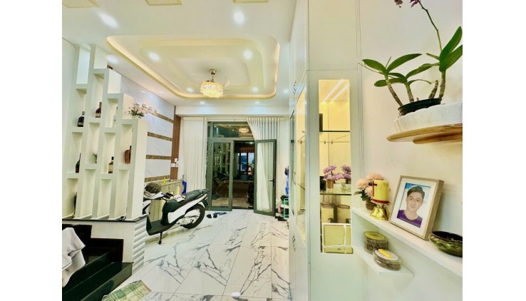 Bán nhà đẹp ở ngay Lê Ngã, Tân Phú, 4m x 12m,4 tầng , oto ngủ trong nhà đuòng nhựa 12 m,  chỉ 9.9 tỷ