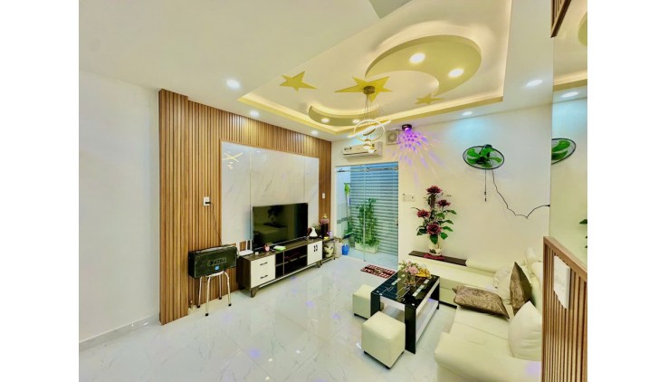 Bán nhà đẹp ở ngay Lê Ngã, Tân Phú, 4m x 12m,4 tầng , oto ngủ trong nhà đuòng nhựa 12 m,  chỉ 9.9 tỷ