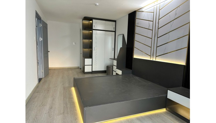 Cần tài chính bán gấp căn hộ Quận 2 100m2 3PN full nội thất, dọn vào ở ngay