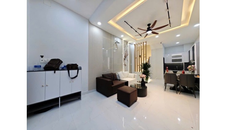 Nhà siêu đẹp - thiết kế hiện đại . 38M2 - lý thái tổ - tặng toàn bộ nội thất - NGANG 4M - AN NINH - 4 TẦNG