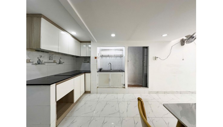 Bán nhà Bình Thạnh, 40m2, 3 tầng. Nở hậu, sát mặt tiền, nhỉnh 5 tỷ.