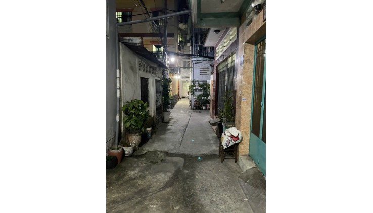 Bán nhà chính chủ quận 10 ngay ngã tư cao thắng . nhà đẹp vào ở ngay . 26m2