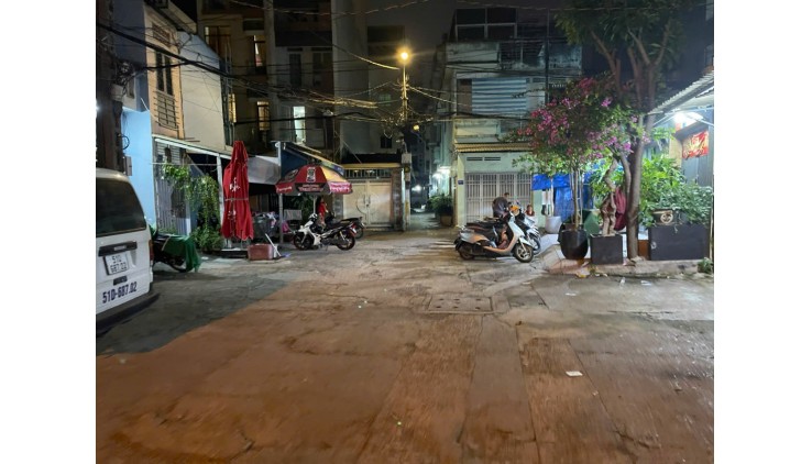 Nhà cũ tiện xây mới 41m2 trung tâm quận 10 , đằng sau siêu thị sài gòn . Hẻm trước 6M mở rộng ,