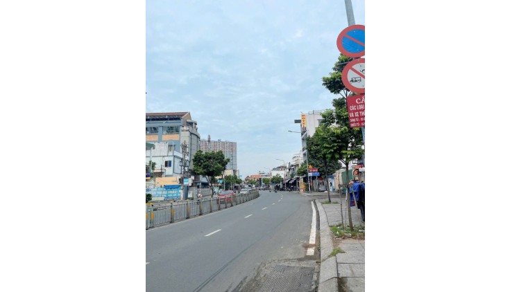 Bán nhà ngay Quang Trung- Gò vấp, ngang 6.5m, nở hậu 6,9m,3 tầng, 4 PN,5m ra mặt tiền, chỉ 5.8Tỷ