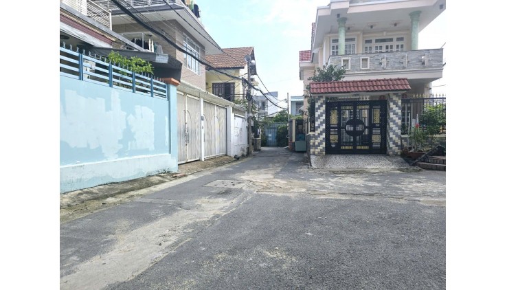 NHÀ MỚI Ở NGAY, Gần chợ Thủ Đức, dtsd 82m2, hẻm xe Hơi, chỉ 4 tỷ hơn.