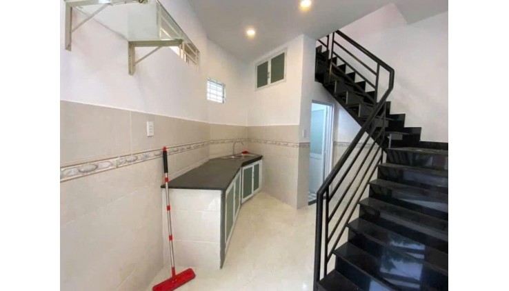 NHÀ MỚI Ở NGAY, Gần chợ Thủ Đức, dtsd 82m2, hẻm xe Hơi, chỉ 4 tỷ hơn.