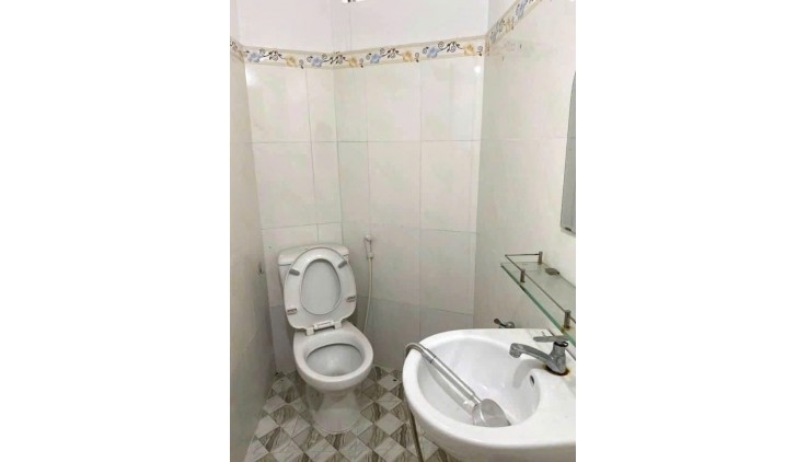 NHÀ MỚI Ở NGAY, Gần chợ Thủ Đức, dtsd 82m2, hẻm xe Hơi, chỉ 4 tỷ hơn.
