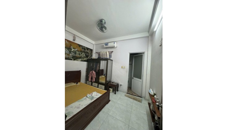 NHÀ 3 TẦNG BTCT KIÊN CỐ - KHU DÂN TRÍ ĐƯỜNG THÔNG THOÁNG - GẦN MẶT TIỀN TỈNH LỘ 10 - HƠN 4 TỶ.