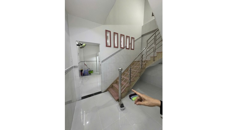 NHÀ 2 TẦNG 100M2 - HẺM XE HƠI NGAY AN LẠC - HƠN 4 TỶ.