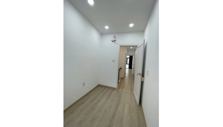 Lê Văn Sỹ , Phường 12 , Quận 3 - 30 m2 - 3,85 tỷ