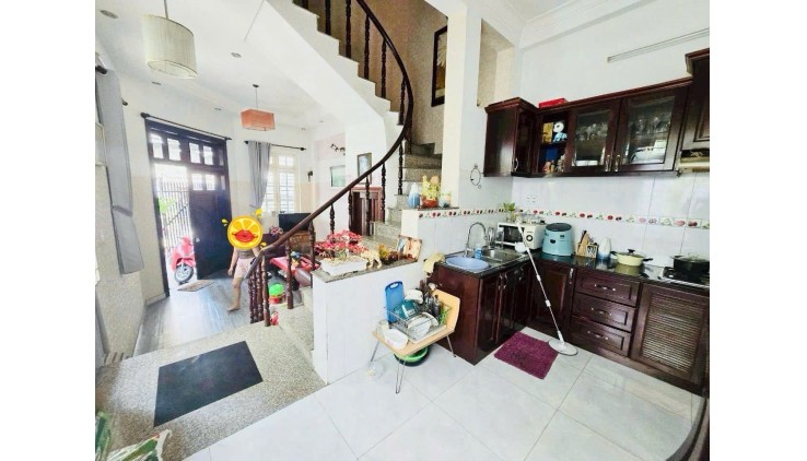 Bán nhà riêng mặt tiền 5*14 4 tầng Chợ Tân Quy quận 7 giá chỉ 9,9 tỷ