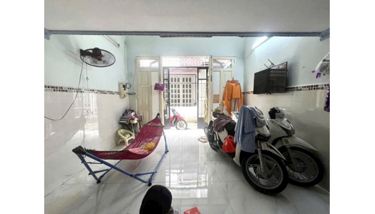 Bán Gấp nhà Nguyễn Sáng đi bộ ra chợ Nguyễn Đỗ CungTân Phú 30m2 ,3 Tầng Nhỉnh 3 tỷ