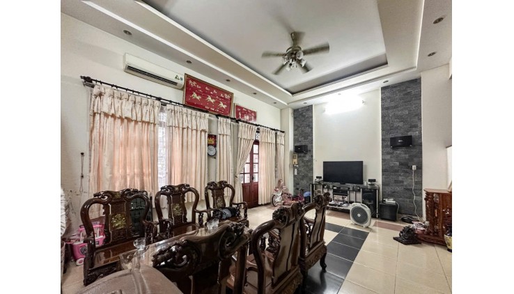 Bán nhà mặt tiền biệt thự quận 7 Tân Quy 10*26 3pn giá chỉ 29 tỷ