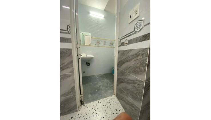 BÁN NHÀ 2 TẦNG BTCT PHẠM VĂN CHÍ Q6 SÁT MT GIÁ CHỈ 3.3 TỶ