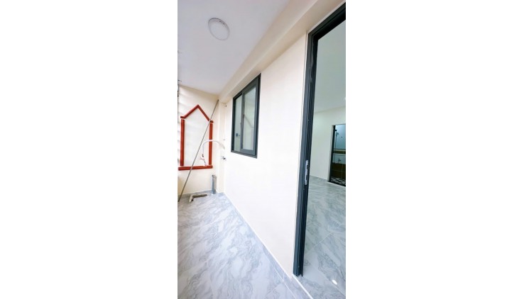 Hẻm  thông rộng  Q4 
Ngang 3.8 Nở 4.2 Dài 5.5 m 
CÓ 2 TỶ X