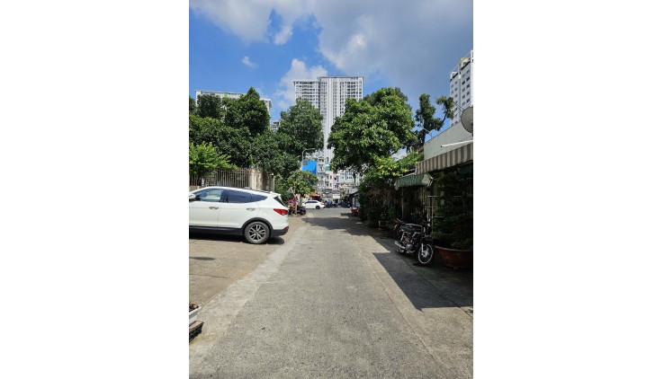 SÁT MẶT TIỀN KHÁNH HỘI Q4
XE HƠI NGAY NHÀ HƠN  2 TỶ