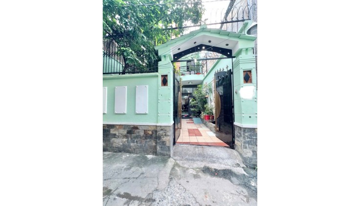 BÌNH THẠNH PHƯỜNG 26 - HXH NGỦ - 5.7*23 133m2 3 TẦNG 4PN - CHÍNH CHỦ LÂU NĂM - KHU VỰC DÂN TRÍ CAO RẤT ĐÁNG SỐNG.