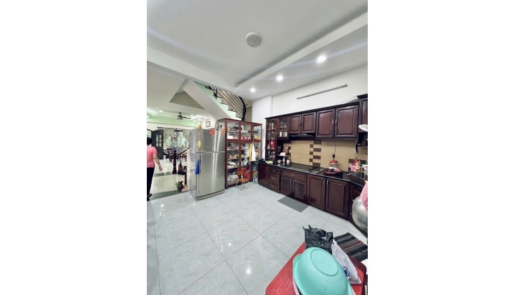 BÌNH THẠNH PHƯỜNG 26 - HXH NGỦ - 5.7*23 133m2 3 TẦNG 4PN - CHÍNH CHỦ LÂU NĂM - KHU VỰC DÂN TRÍ CAO RẤT ĐÁNG SỐNG.