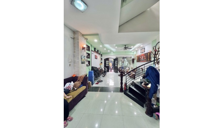 BÌNH THẠNH PHƯỜNG 26 - HXH NGỦ - 5.7*23 133m2 3 TẦNG 4PN - CHÍNH CHỦ LÂU NĂM - KHU VỰC DÂN TRÍ CAO RẤT ĐÁNG SỐNG.