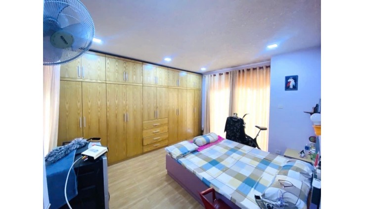 Nhà MỘT SẸC, CÁCH HXH 1 CĂN, dtsd 66m2, 3 tầng kiêng cố, 3pn, giá chỉ 2.9ty.