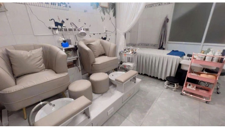 Sang tiệm Nail - Gội tại Trần Kế Xương, P7, Quận Phú Nhuận