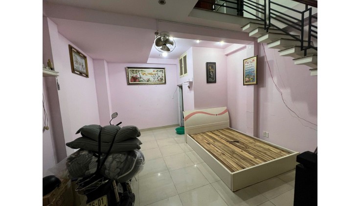 Mình cần nhượng lại hợp đồng thuê nhà ở gần chợ Thủ Đức, ngay vòng xoay