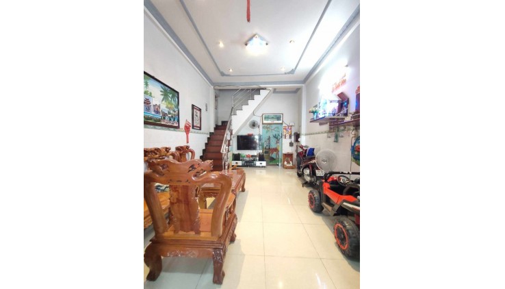 Bán nhà MTKD Hiền Vương quận Tân Phú DTCN 65m2-3 tầng chỉ 4,8 tỷ tl