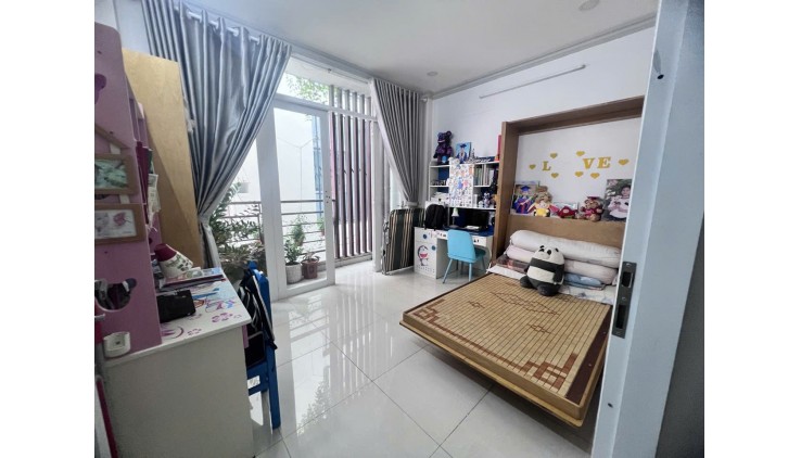 Bán nhà Nguyễn Chánh Sắt, P13, Tân Bình, dt 4m x 13m , 3 tầng sân thượng, giá 6.8 tỷ