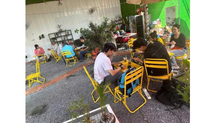 Mình đang có Quán Cafe Sân / Vườn Vị trí đẹp sang nhanh do về quê