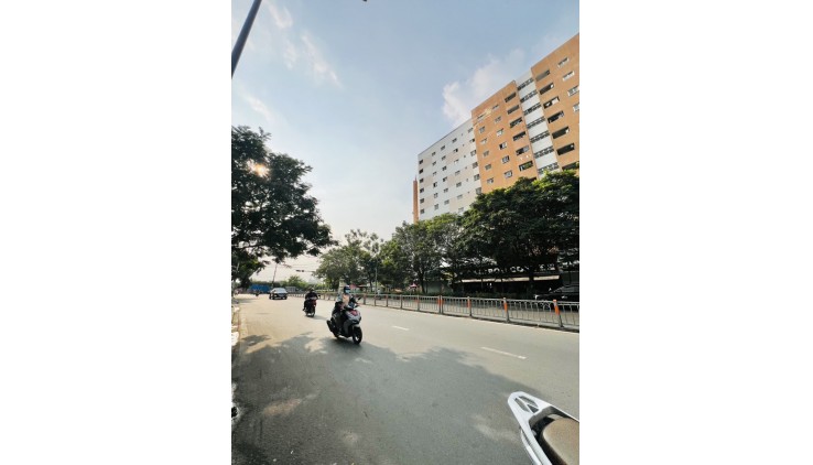Bán nhà vị trí đẹp  Hem oto Kế MT AEON Tân Phú 6.3 x 22M chỉ 9.7 tỷ tl