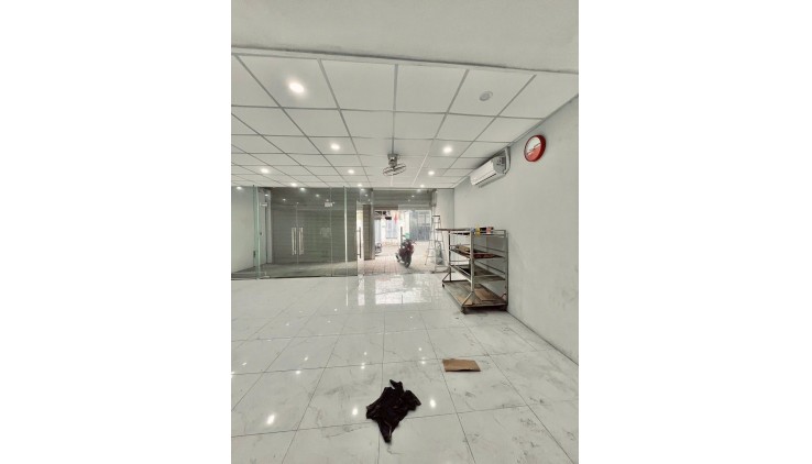 Bán nhà Mặt tiền Nam Hòa - kết nối Võ Nguyễn Giáp, giáp Q1, 9x25m, Cấp 4, giảm  17 tỷ.